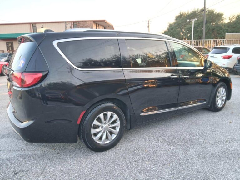 2019 CHRYSLER PACIFICA TOURING-L