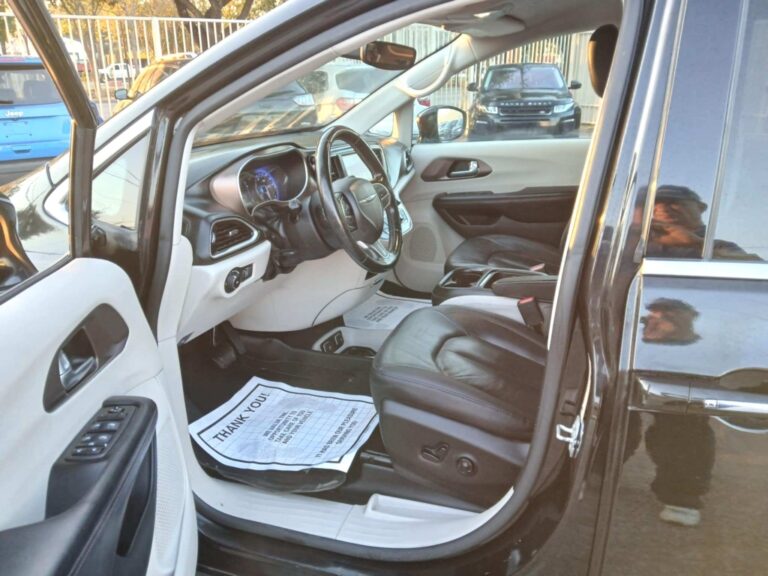 2019 CHRYSLER PACIFICA TOURING-L