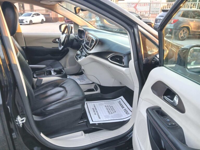 2019 CHRYSLER PACIFICA TOURING-L