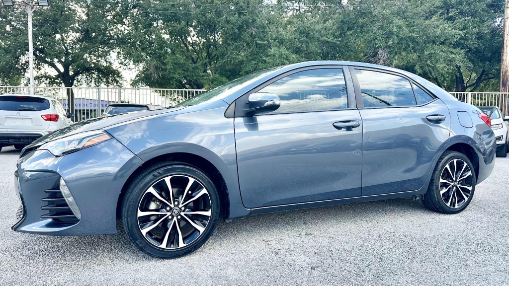 2018 Toyota Corolla SE's photo