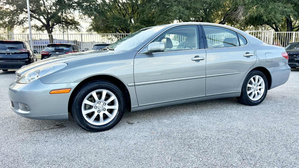 2002 Lexus ES 300's photo