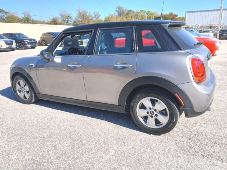 2018 MINI COOPER