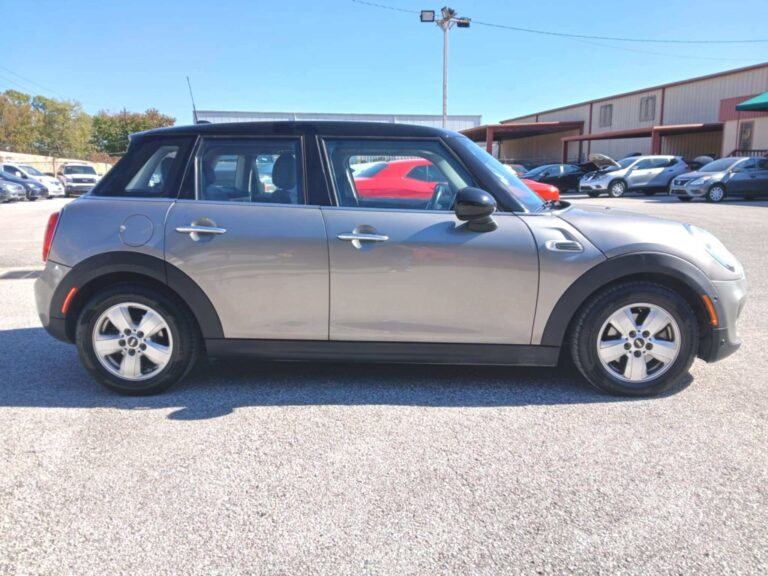 2018 MINI COOPER