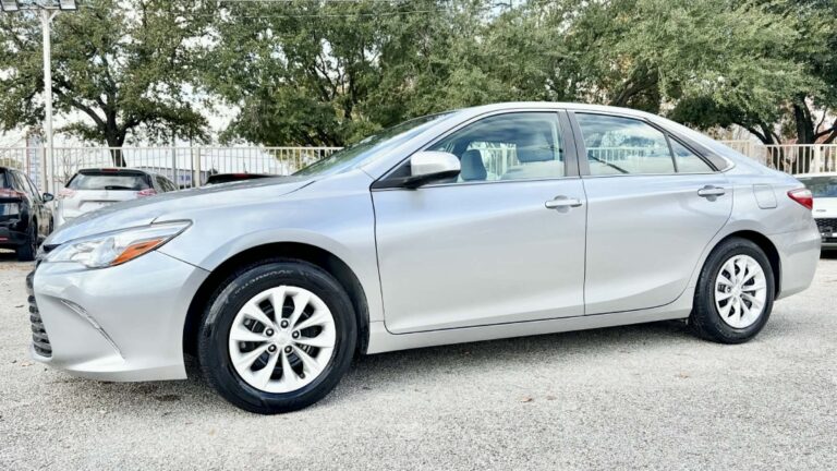 2016 TOYOTA CAMRY