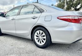 2016 TOYOTA CAMRY LE