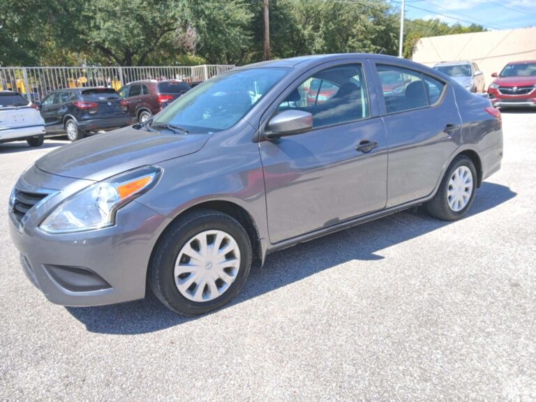 2019 NISSAN VERSA S