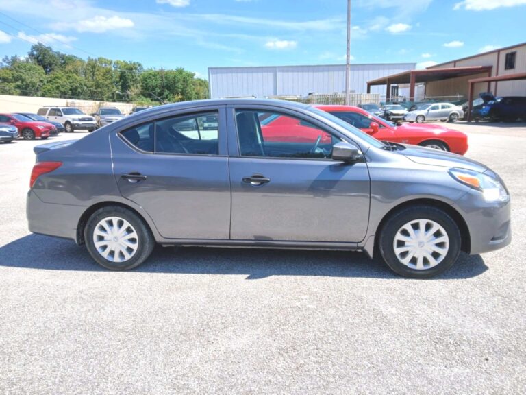 2019 NISSAN VERSA S