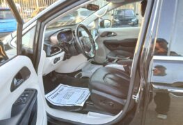 2019 CHRYSLER PACIFICA TOURING-L