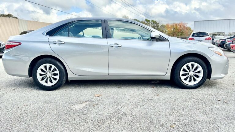 2016 TOYOTA CAMRY LE