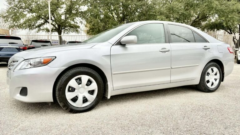 2010 TOYOTA CAMRY LE