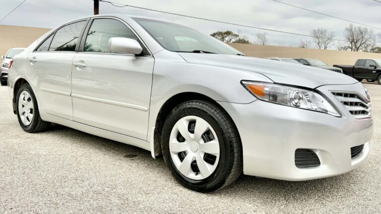 2010 TOYOTA CAMRY LE