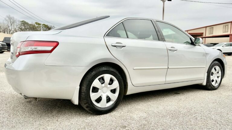 2010 TOYOTA CAMRY LE