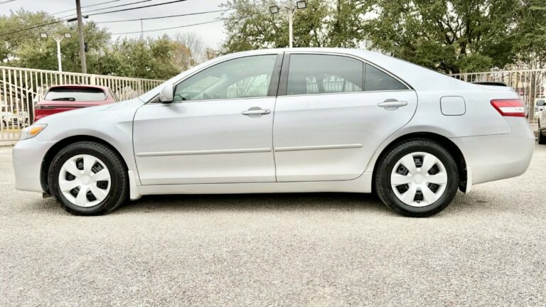 2010 TOYOTA CAMRY LE