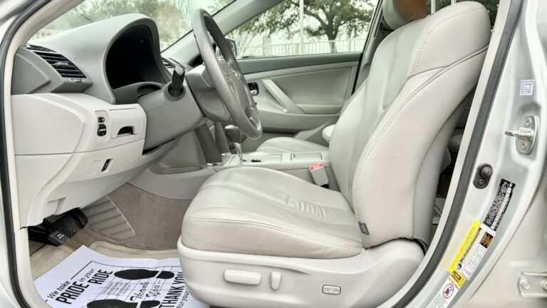 2010 TOYOTA CAMRY LE