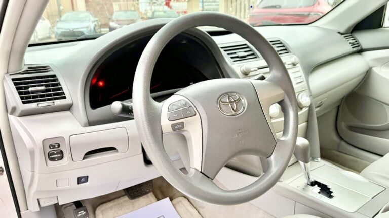 2010 TOYOTA CAMRY LE