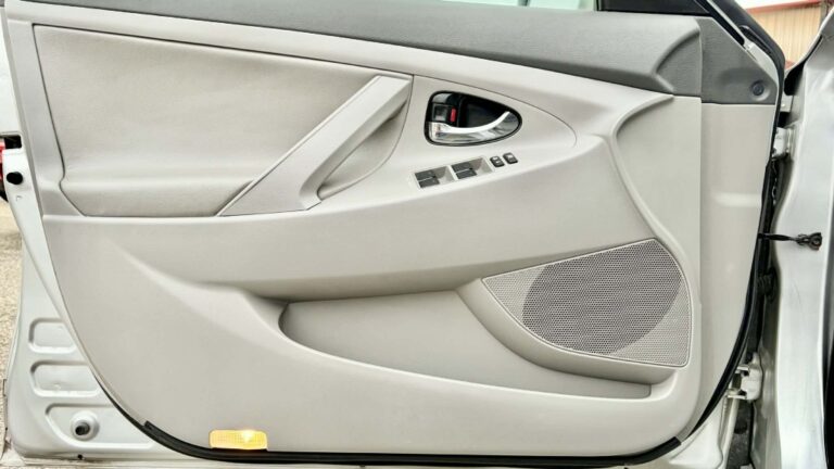 2010 TOYOTA CAMRY LE