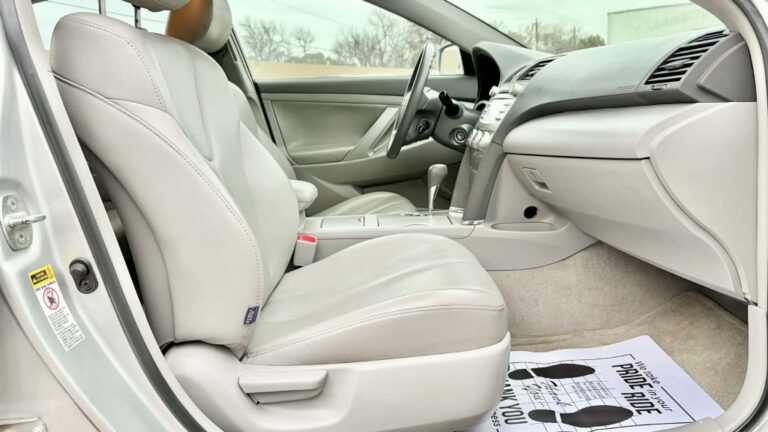 2010 TOYOTA CAMRY LE