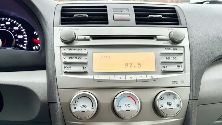 2010 TOYOTA CAMRY LE