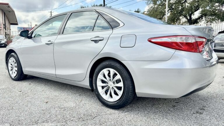 2016 TOYOTA CAMRY LE