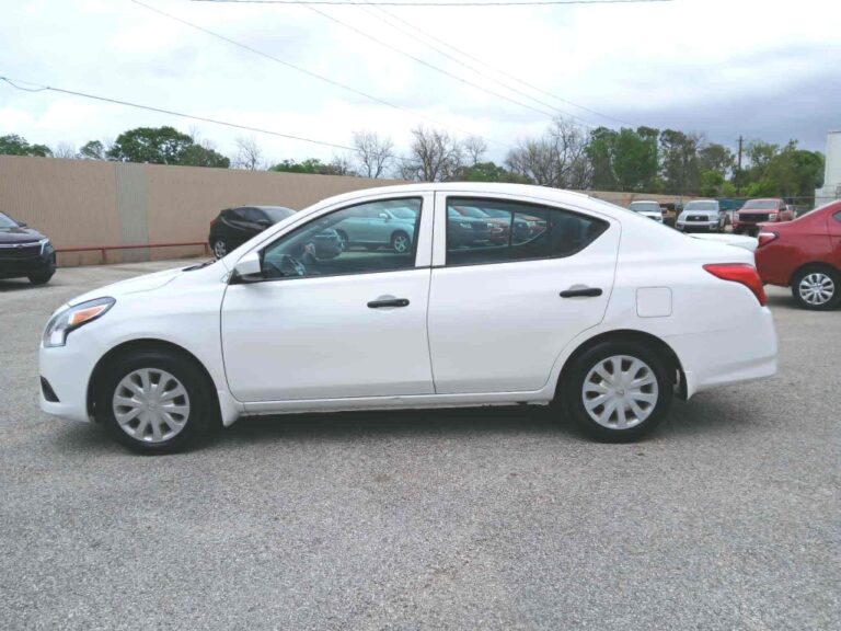 2019 NISSAN VERSA S