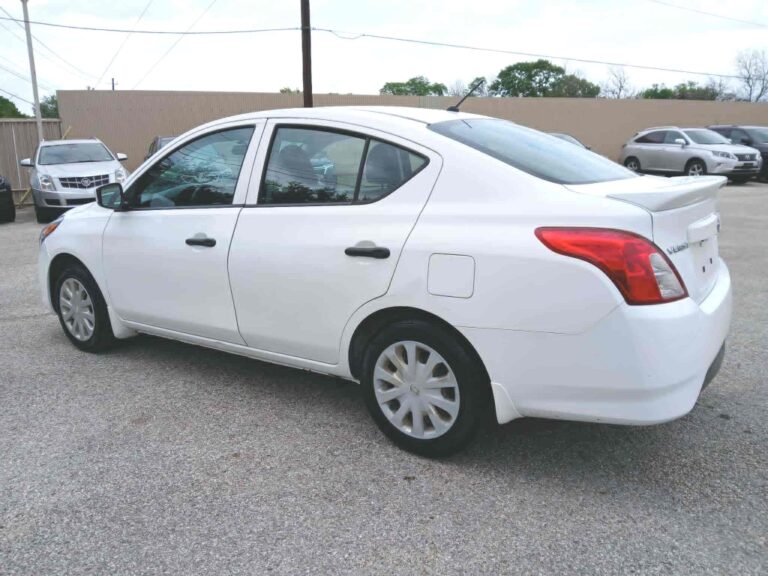 2019 NISSAN VERSA S