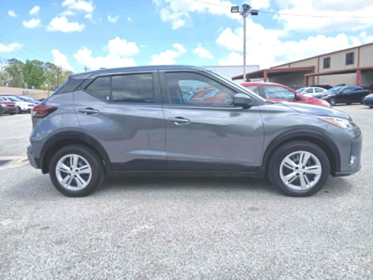 2024 NISSAN KICKS S