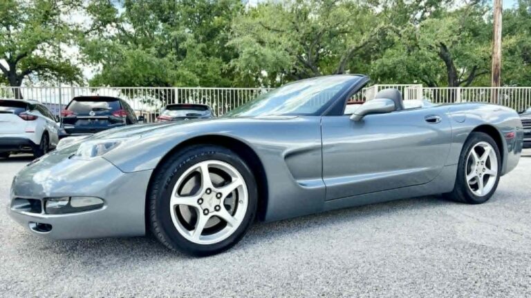 2004 CHEVROLET CORVETTE