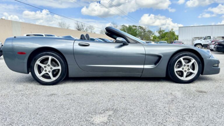 2004 CHEVROLET CORVETTE