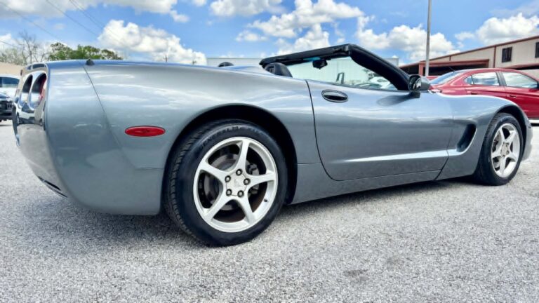 2004 CHEVROLET CORVETTE