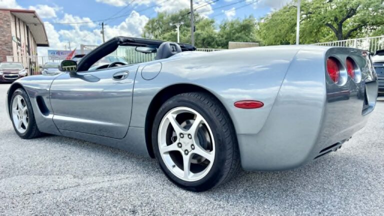 2004 CHEVROLET CORVETTE