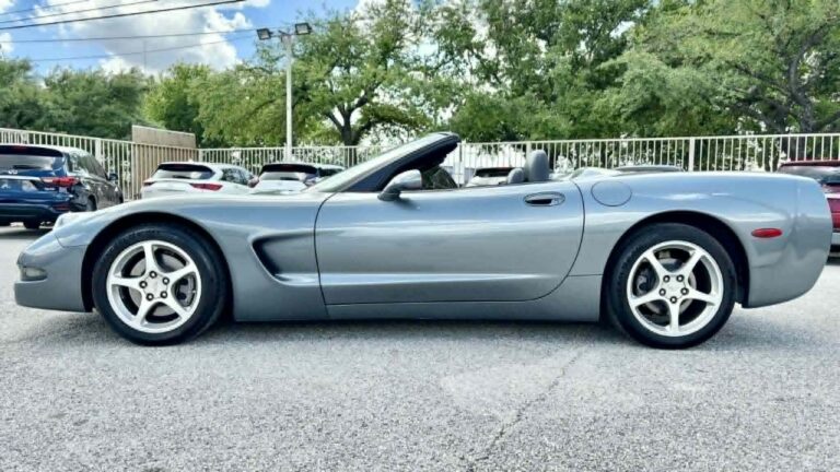 2004 CHEVROLET CORVETTE