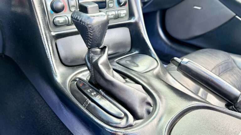 2004 CHEVROLET CORVETTE