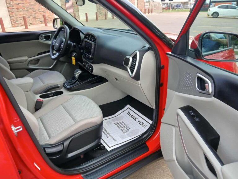 2023 KIA SOUL LX