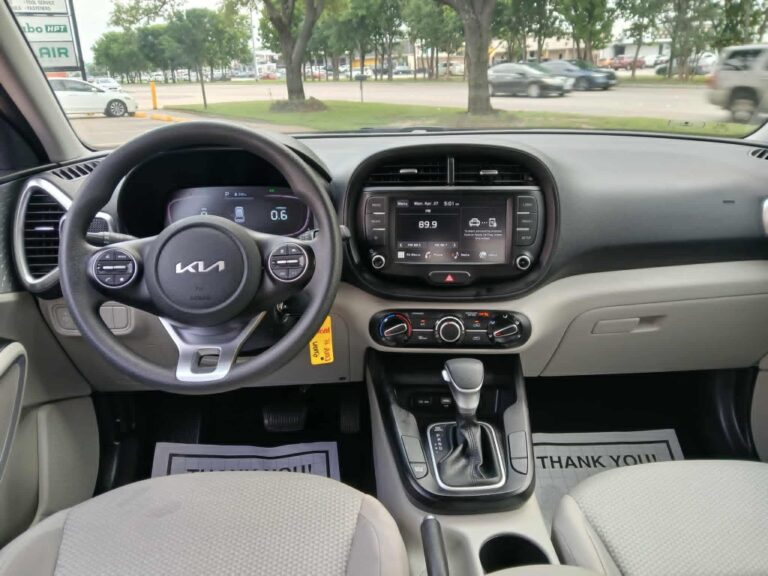 2023 KIA SOUL LX