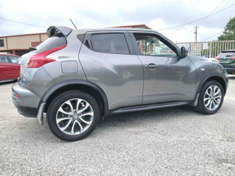 2013 NISSAN JUKE SL