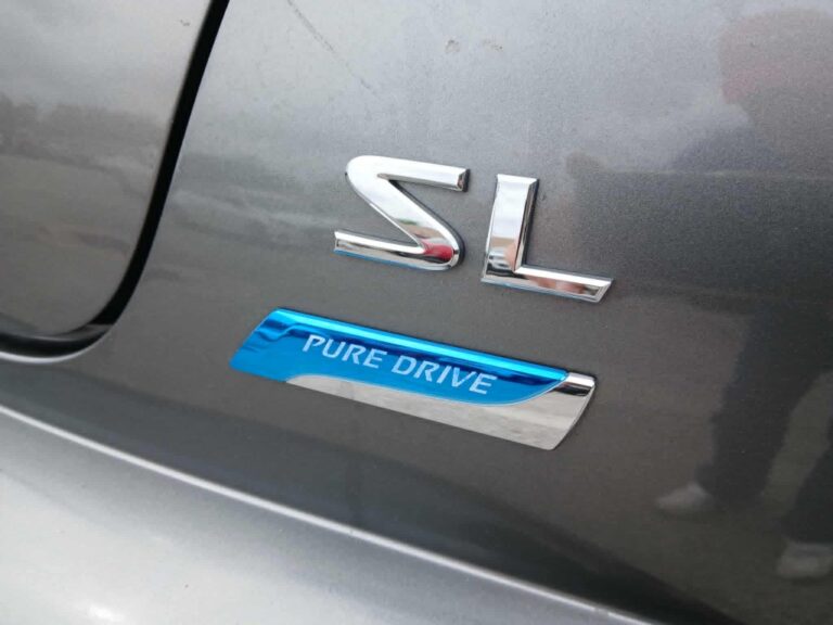 2013 NISSAN JUKE SL