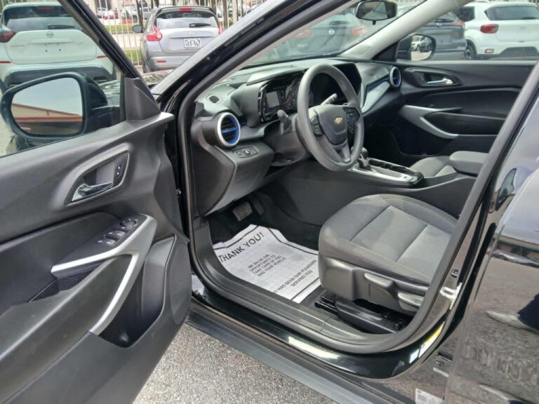 2025 CHEVROLET TRAX LS