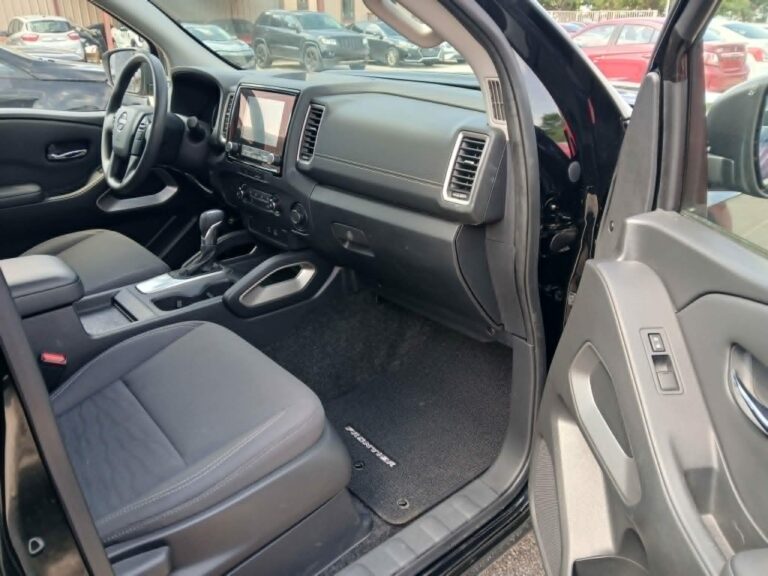 2022 NISSAN FRONTIER SV