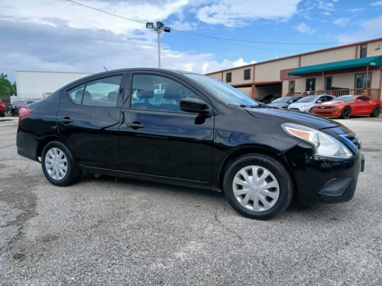 2019 NISSAN VERSA S