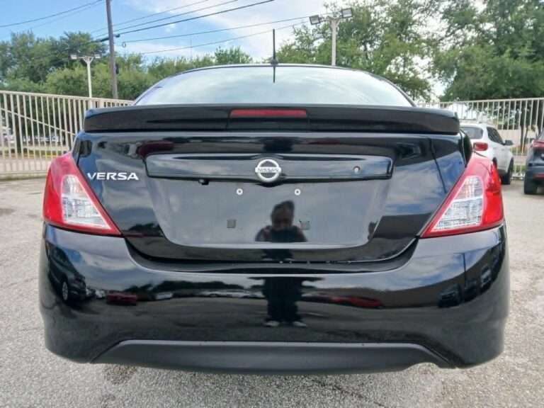 2019 NISSAN VERSA S