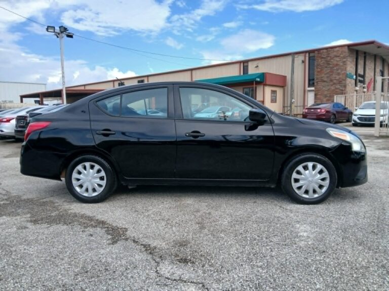 2019 NISSAN VERSA S