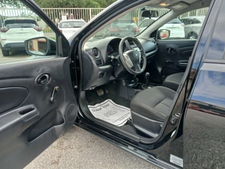2019 NISSAN VERSA S