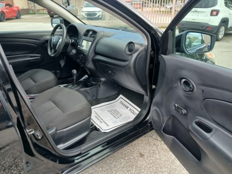 2019 NISSAN VERSA S
