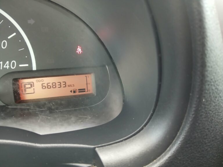 2019 NISSAN VERSA S