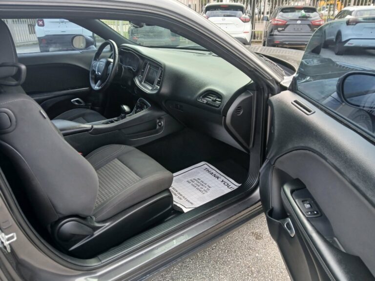 2019 DODGE CHALLENGER SXT