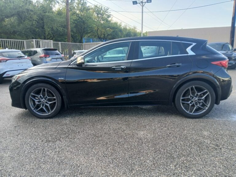 2018 INFINITI QX30 SPORT