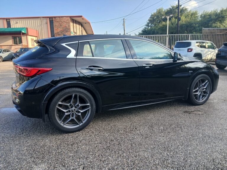 2018 INFINITI QX30 SPORT