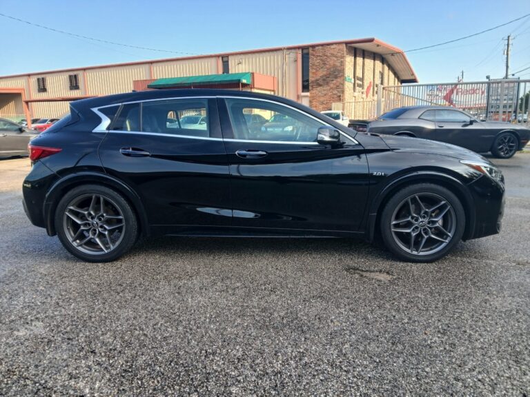 2018 INFINITI QX30 SPORT