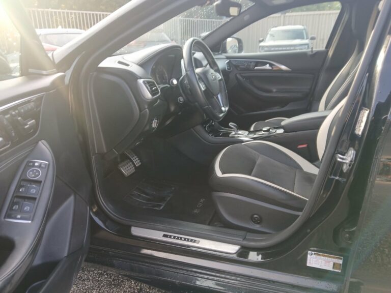 2018 INFINITI QX30 SPORT
