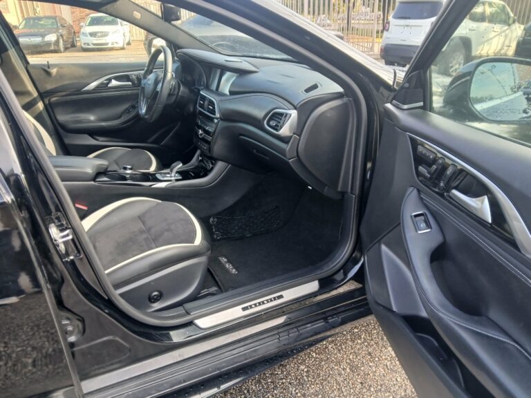 2018 INFINITI QX30 SPORT